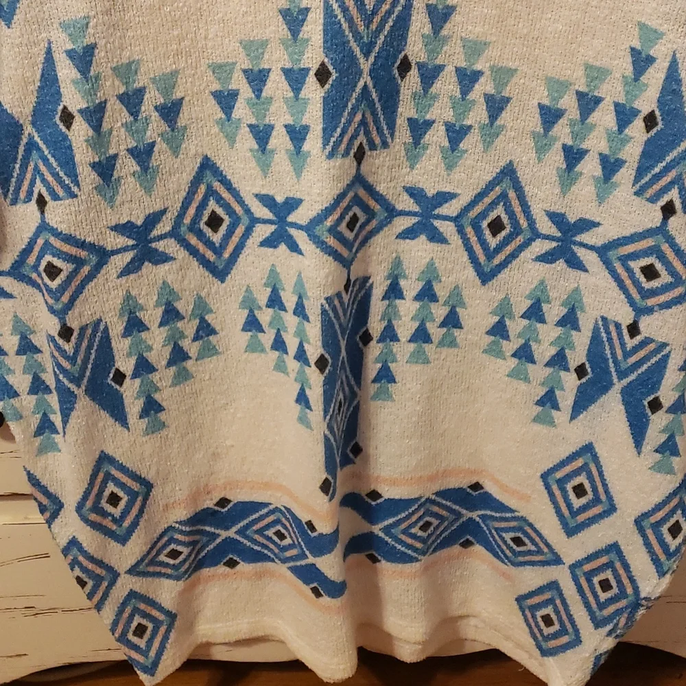 Aztec Top - Picture 3 of 7
